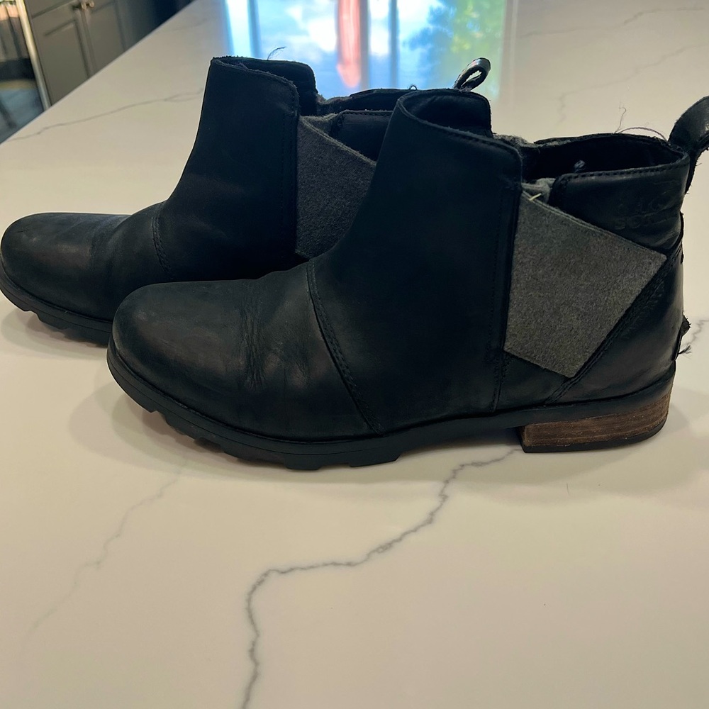 Black Leather Sorel Emilie Chelsea Boots, Size 8